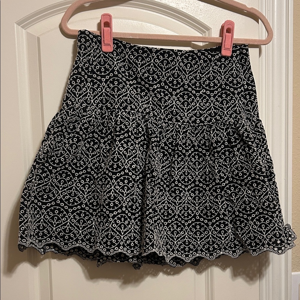 Express Black and White skirt size 8